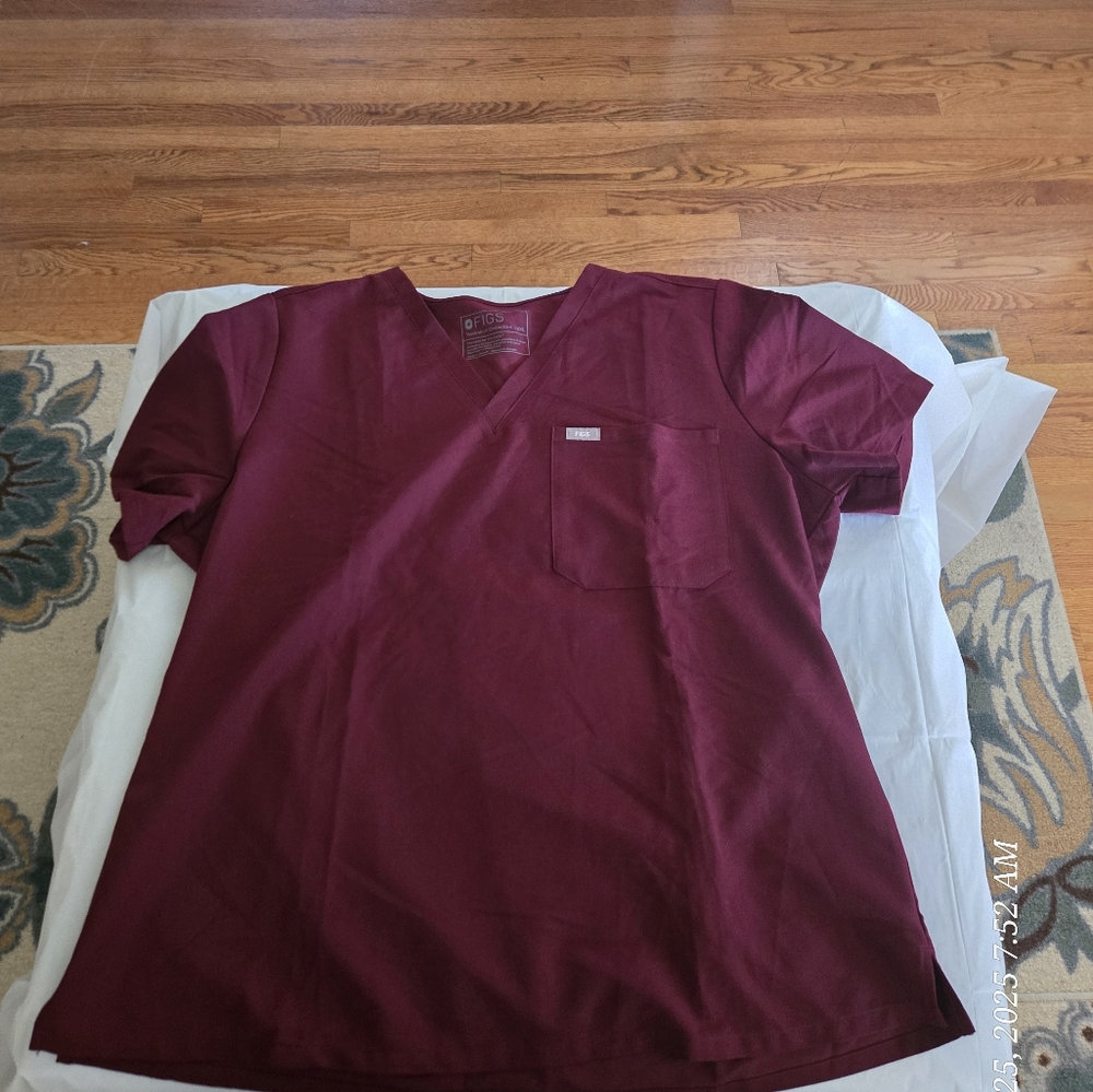 Figs Women's V-Neck Scrub Top in Burgundy